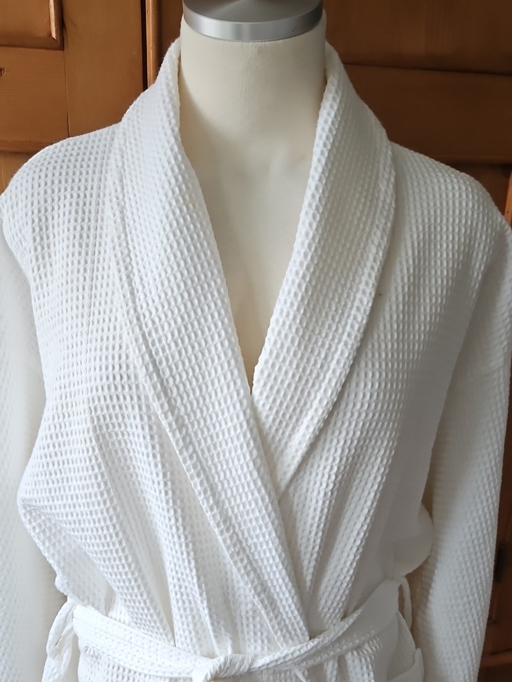Matouk Waffle Robe White Size Medium/ Large - Picture 6 of 11